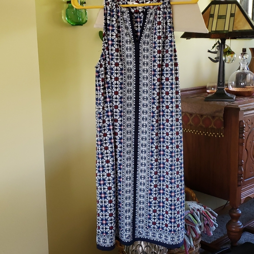 Dress - Picture 2 of 4